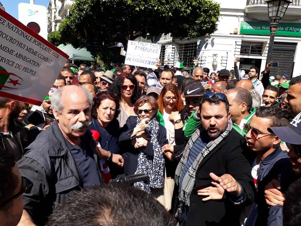 الجزائر: جميلة بوحيرد تشارك في مسيرات جمعة الإصرار