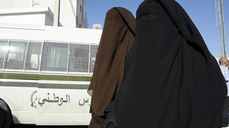 بوحجلة: القبض على منقبة محكومة بـ 6 سنوات سجنا
