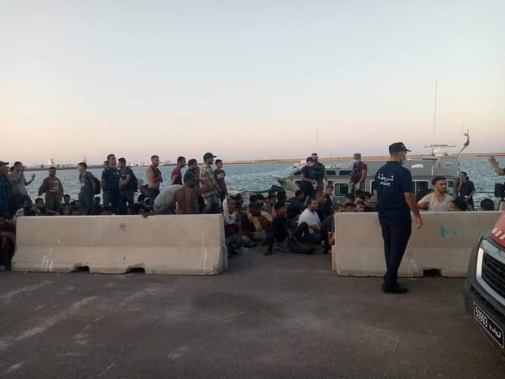 جرجيس: لعدم توفر مكان للإيواء 152 مهاجرا يقيمون في مستودع الميناء التجاري