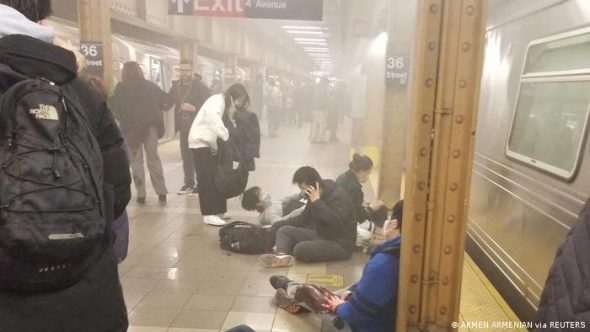 إصابة العديد من الأشخاص في إطلاق نار بمحطة مترو في نيويورك (الدفاع المدني)